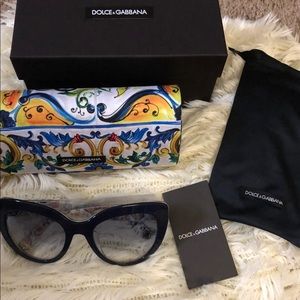 NWT Dolce and Gabanna Sunglasses 🕶 😍💖